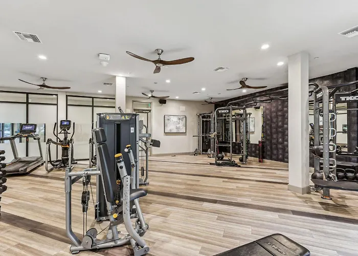 Apartment Boulevard Modern Roosevelt Row 1br Pool Gym 7 *